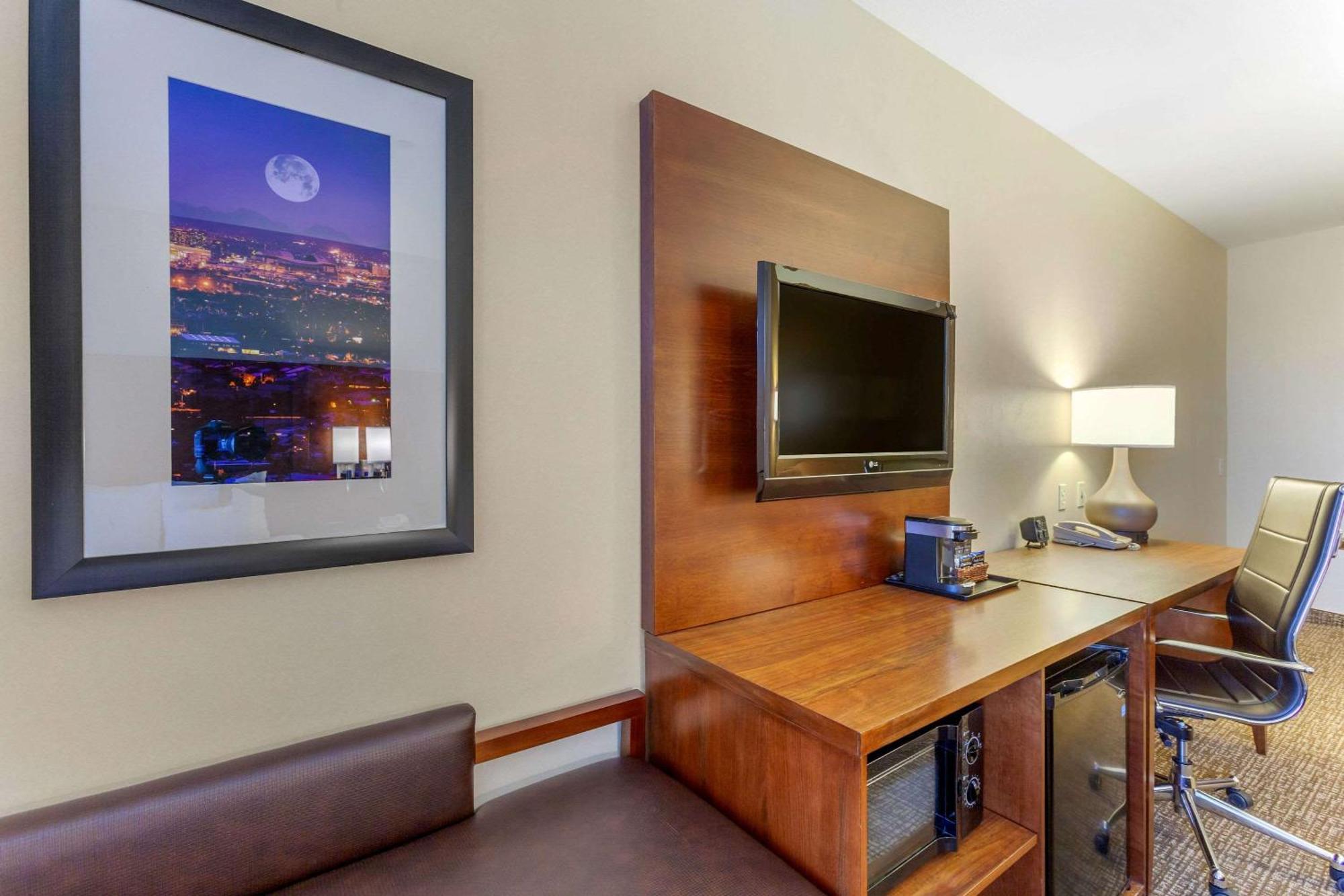 Comfort Suites Glendale - State Farm Stadium Area Extérieur photo