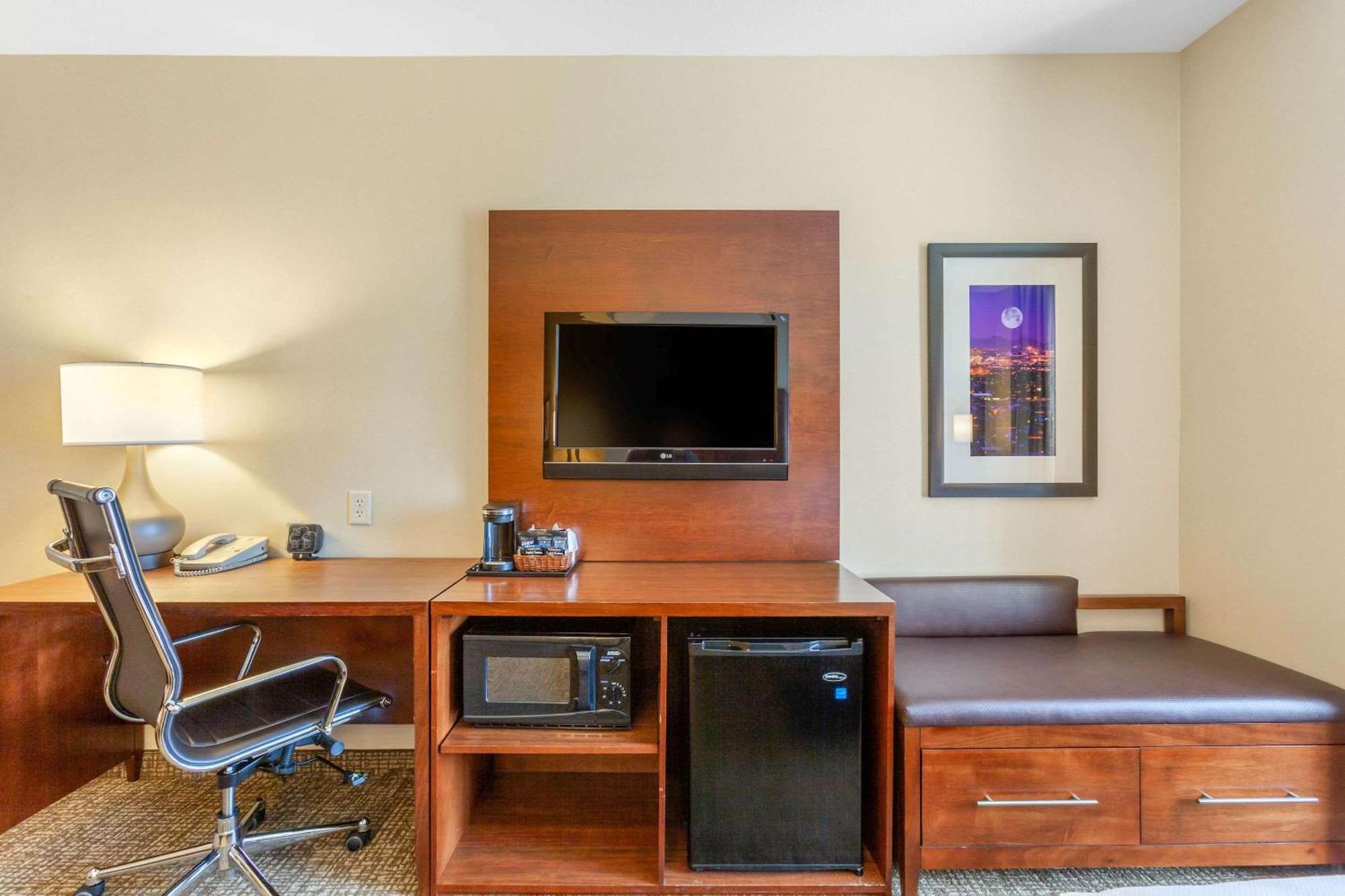Comfort Suites Glendale - State Farm Stadium Area Extérieur photo